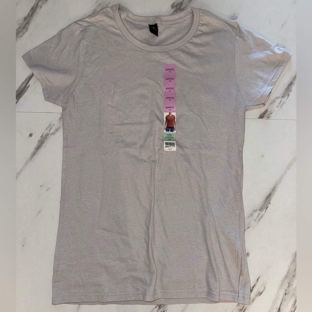 NWT Anvil Light Lilac Crewneck Soft Cotton T‑Shirt S